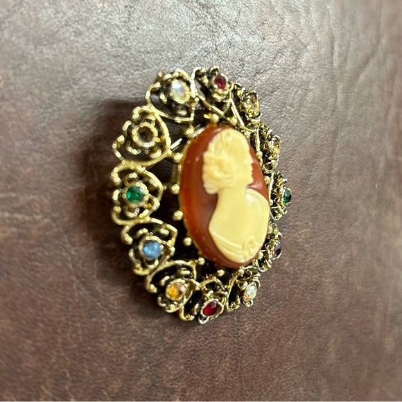 Victorian Cameo Brooch Missing 3 Stones - Picture 6 of 8